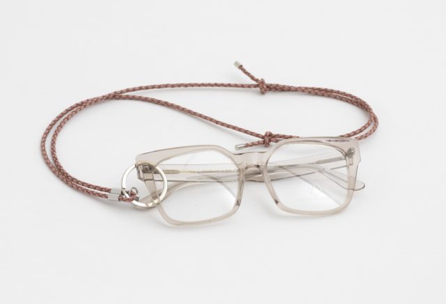 Brillenkette mit Lederkordel und Ring