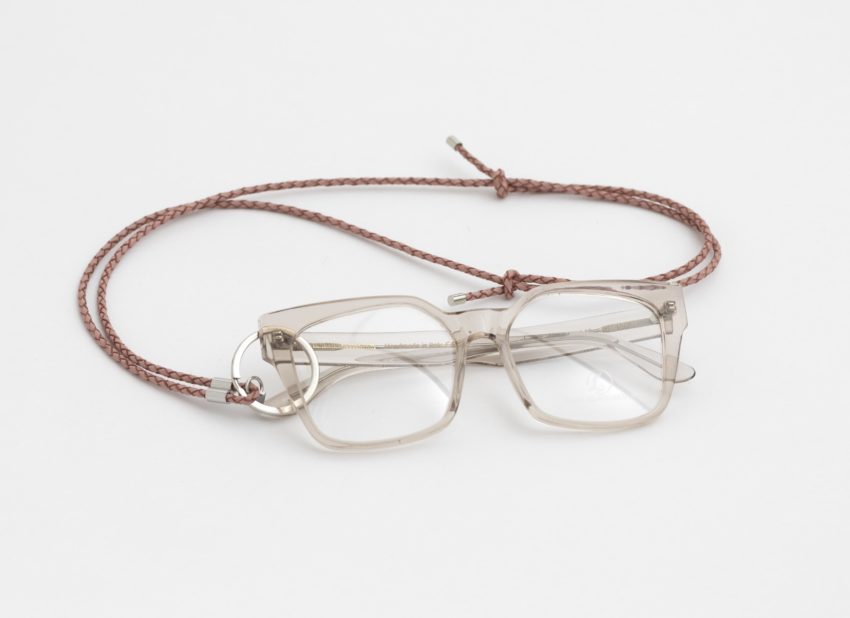 Brillenkette mit Lederkordel und Ring