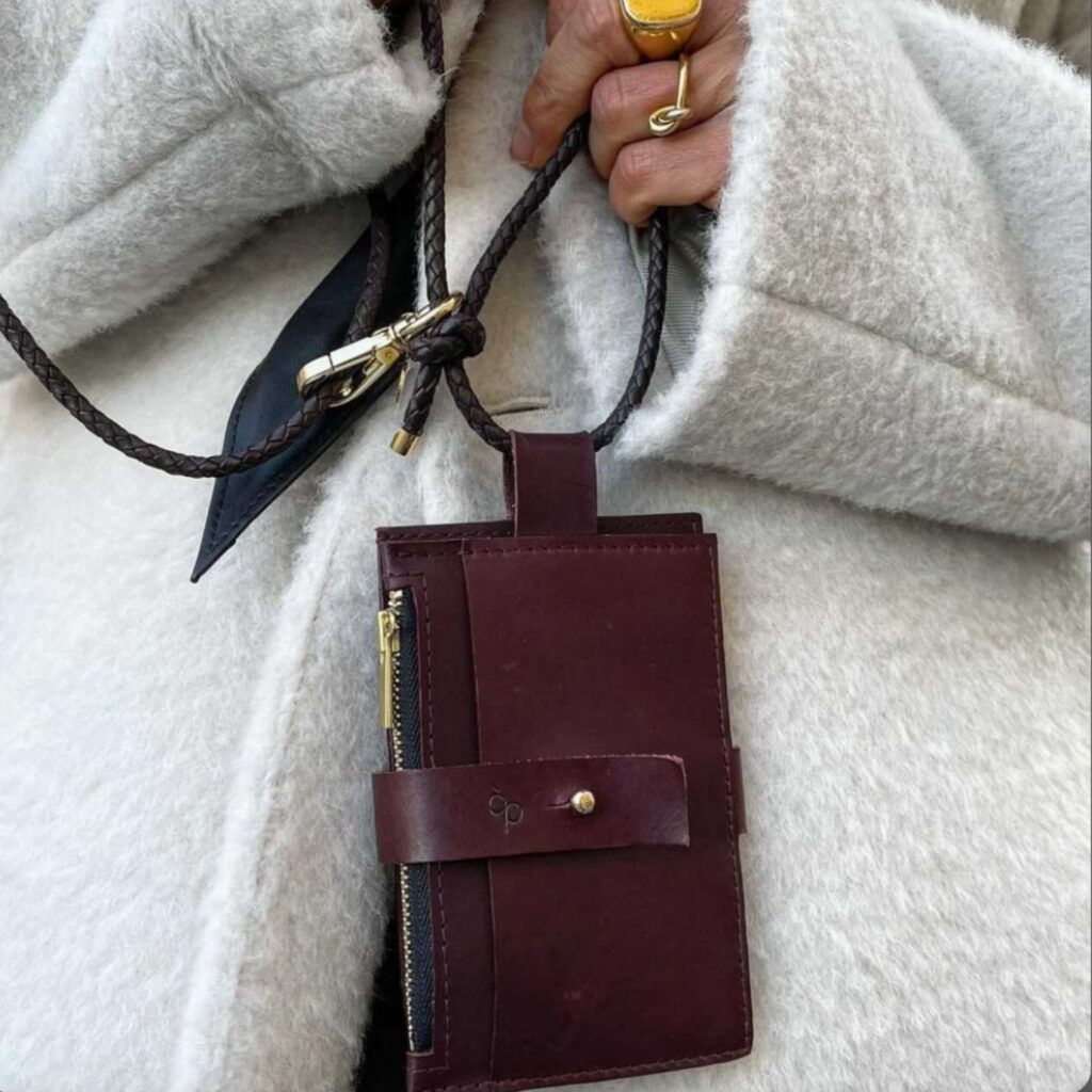 Portemonnaie zum umhängen mit Lederband