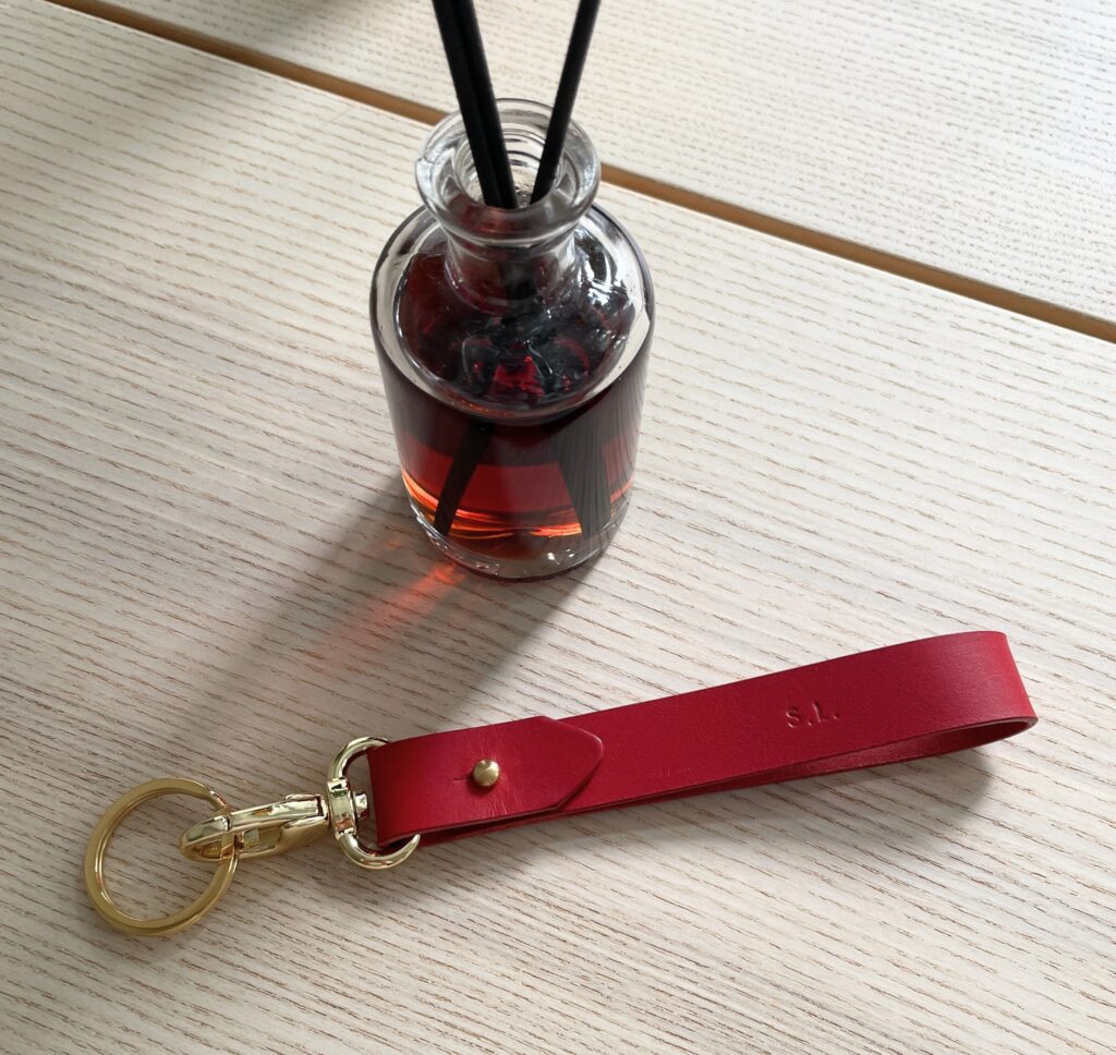 Schlüsselanhänger aus Leder mit personalisierter Prägung Lapàporter