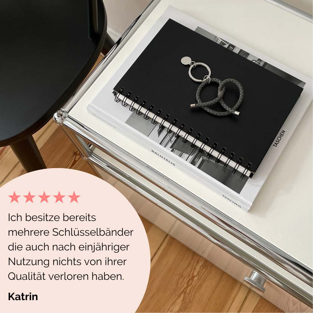 Schlüsselanhänger Brezel Leder grau