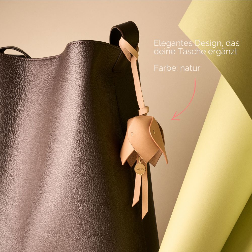 bag charm aus leder blüten natur