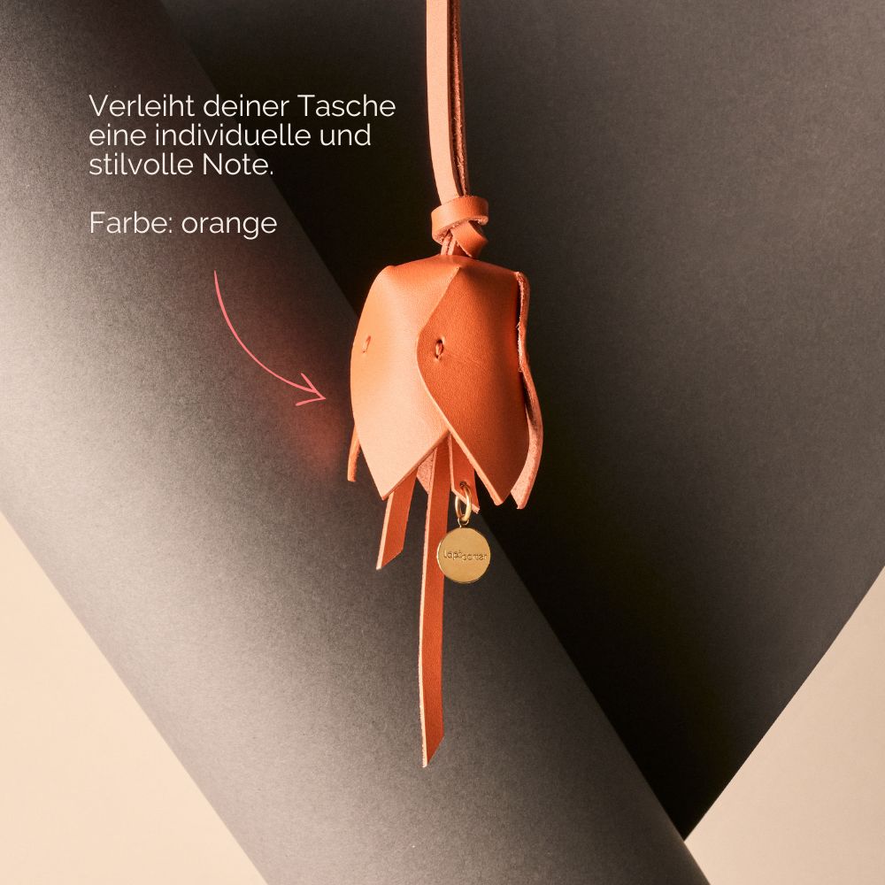 bag charm aus leder blüten orange