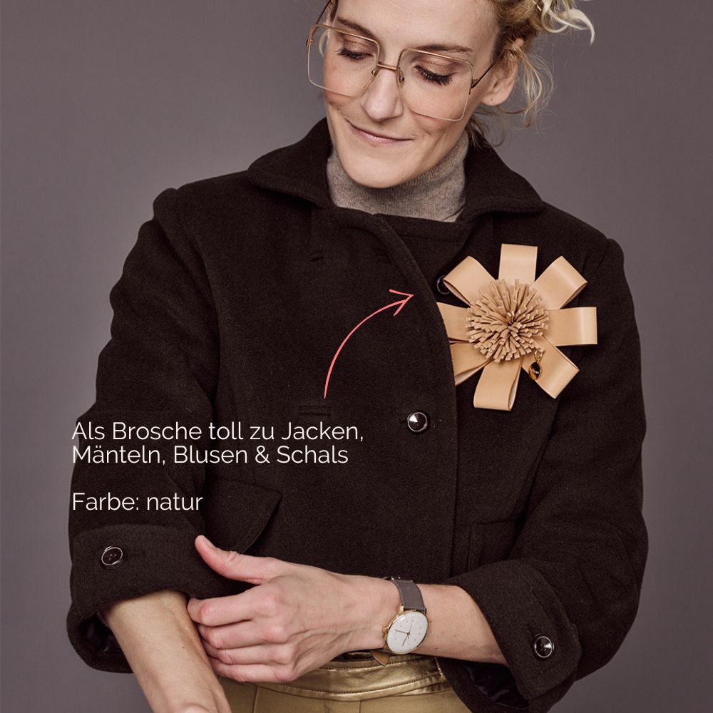 Lederblume Brosche