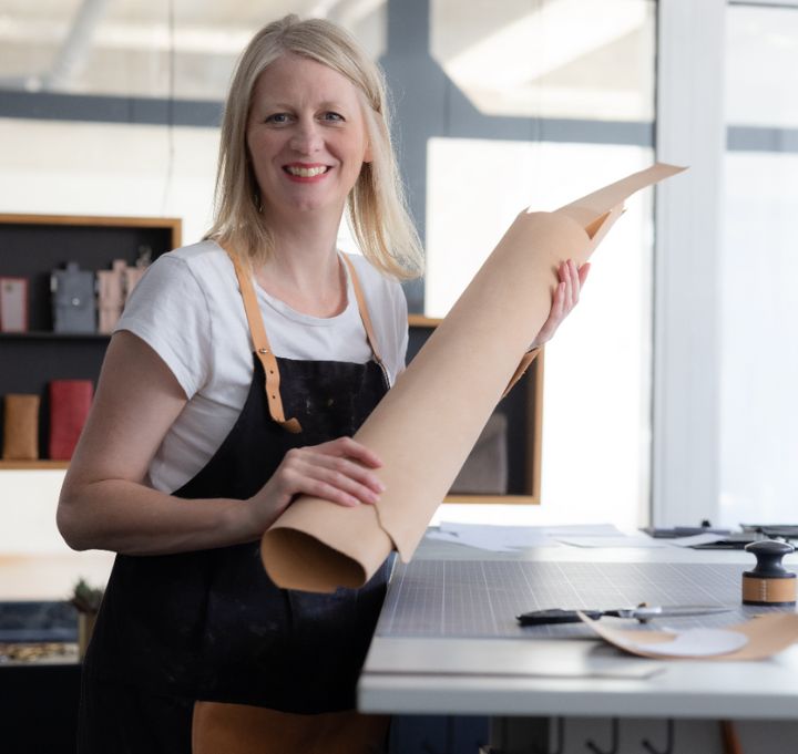 Lerne Grundkenntnisser der Lederbearbeitung mit Ilka Brand