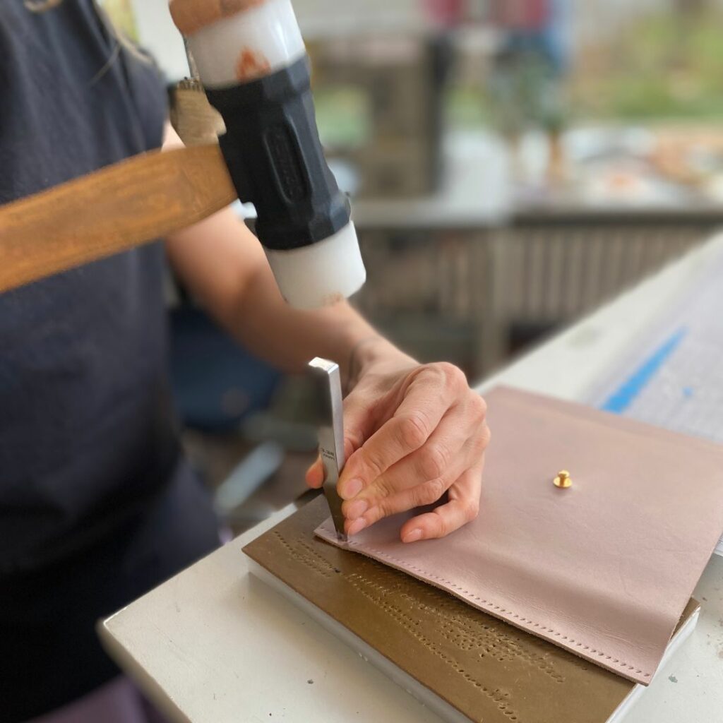 lederbearbeitung löcher stanzen