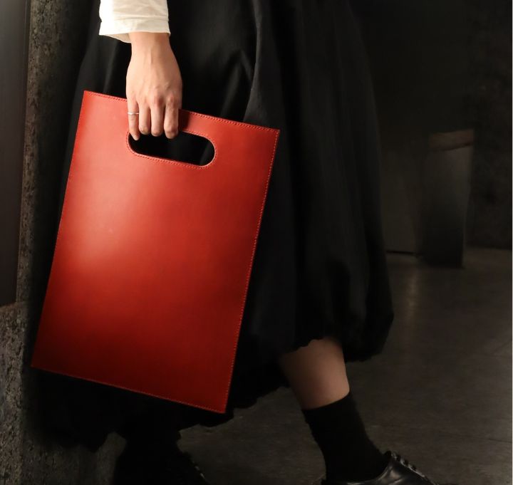 Modell Tasche aus Lederbearbeitungskurs