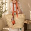 korbtasche mit lederhenkel und lederblüten charm farbe orange
